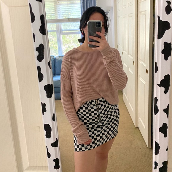 Brandy Melville sweater - Picture 2 of 6